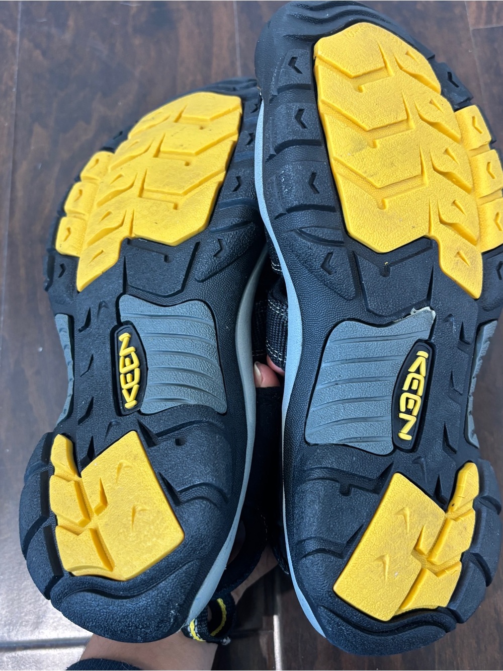 Keen Men's Newport H2 Sandal - Picture 9 of 10